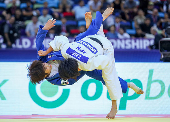 Uta Abe scores an ippon in the gold medal match against defending champion Ai Shishime ©IJF