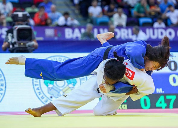 Clarisse Agbegnenou wins in golden score against Japan's Muki Tashiro ©IJF