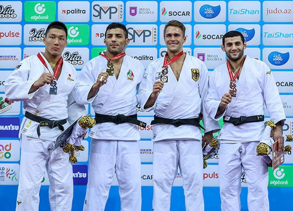 The men's under-81kg world medallists pose after the medal ceremony ©IJF