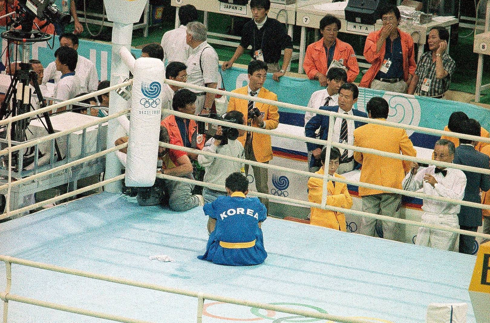 South Korean boxer Byeon Jeong-Il staged a sit-down protest in the ring after he was judged to have been beaten ©YouTube