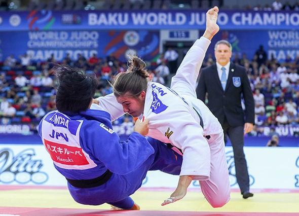 Both finals went to golden score, with Shori Hamada overcoming Guusje Steenhuis in the fifth minute of extra time ©IJF