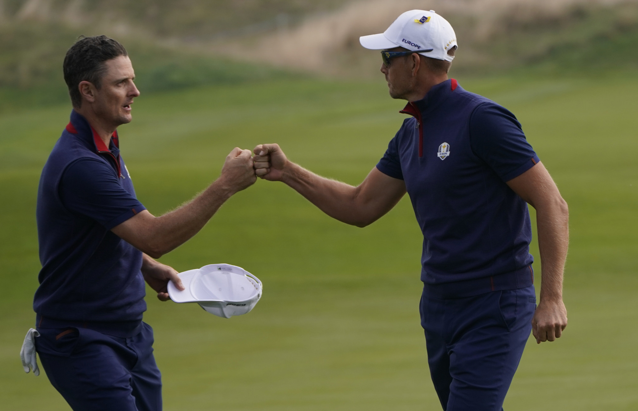 Justin Rose, left, and Henrik Stenson mark their win as Europe's clean sweep of the afternoon foursomes gives them a 5-3 overnight lead after day one of the 42nd Ryder Cup ©Getty Images  