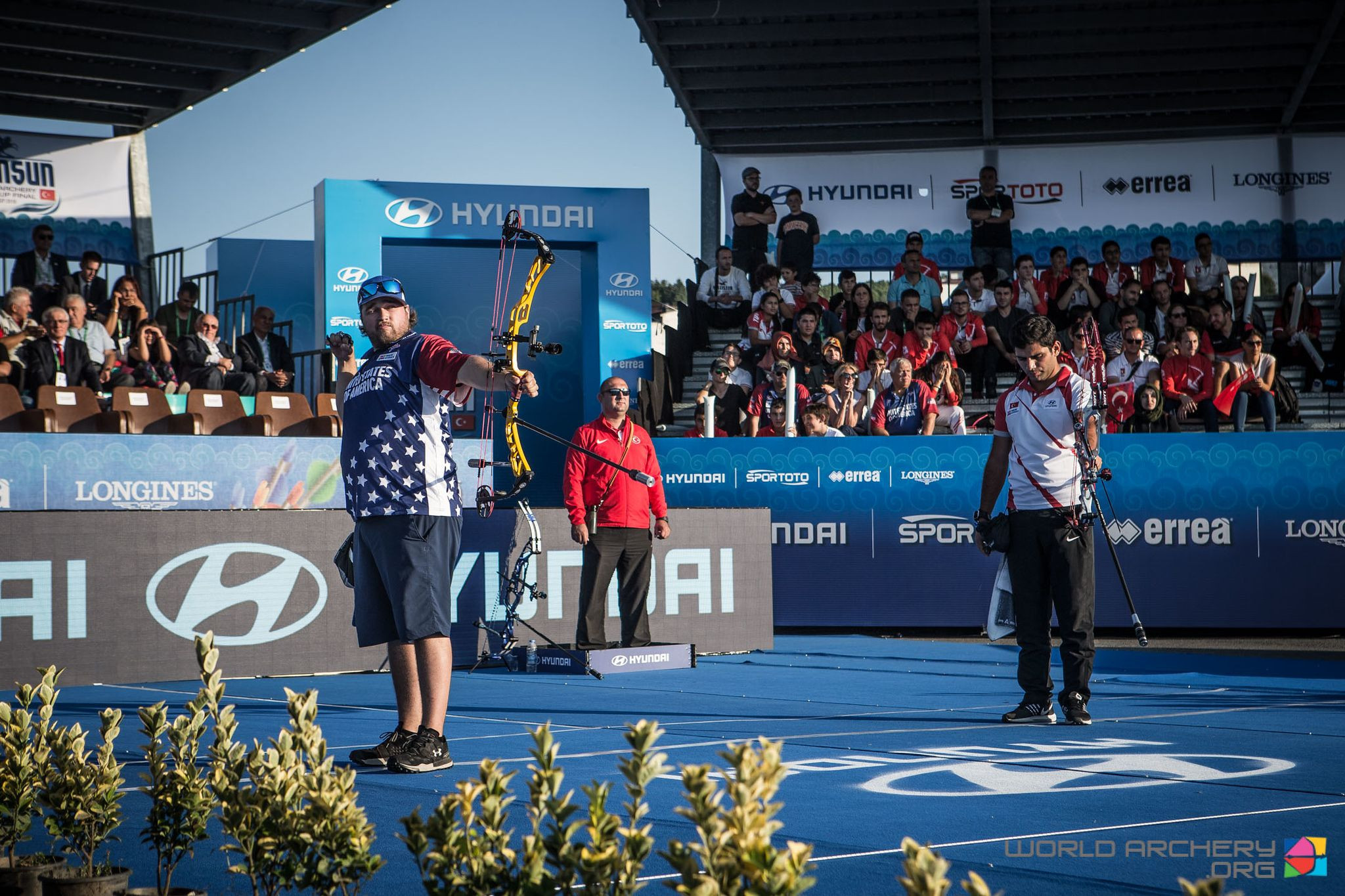 Kris Schaff of the United States beat home archer Demir Elmaagacli to gold in the men's compound at the Archery World Cup final in Samsun, Turkey ©World Archery