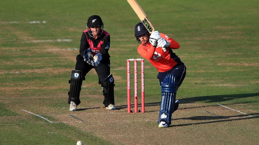Sarah Taylor's performances this year have earned her The Guardian's women's cricketer of the year award ©ECB 