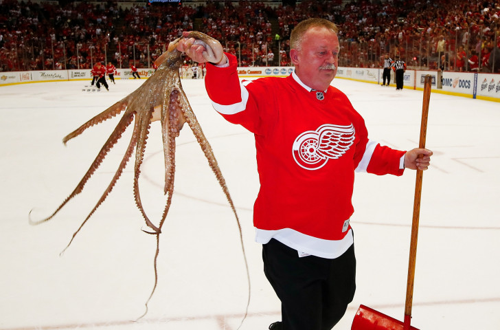 Building operations manager for Olympia Entertainment Al Sobotka collects an octopus during a time-out at the last NHL game at Joe Louis Arena, between the New Jersey Devils and Detroit Red Wings on April 9, 2017 ©Getty Images  