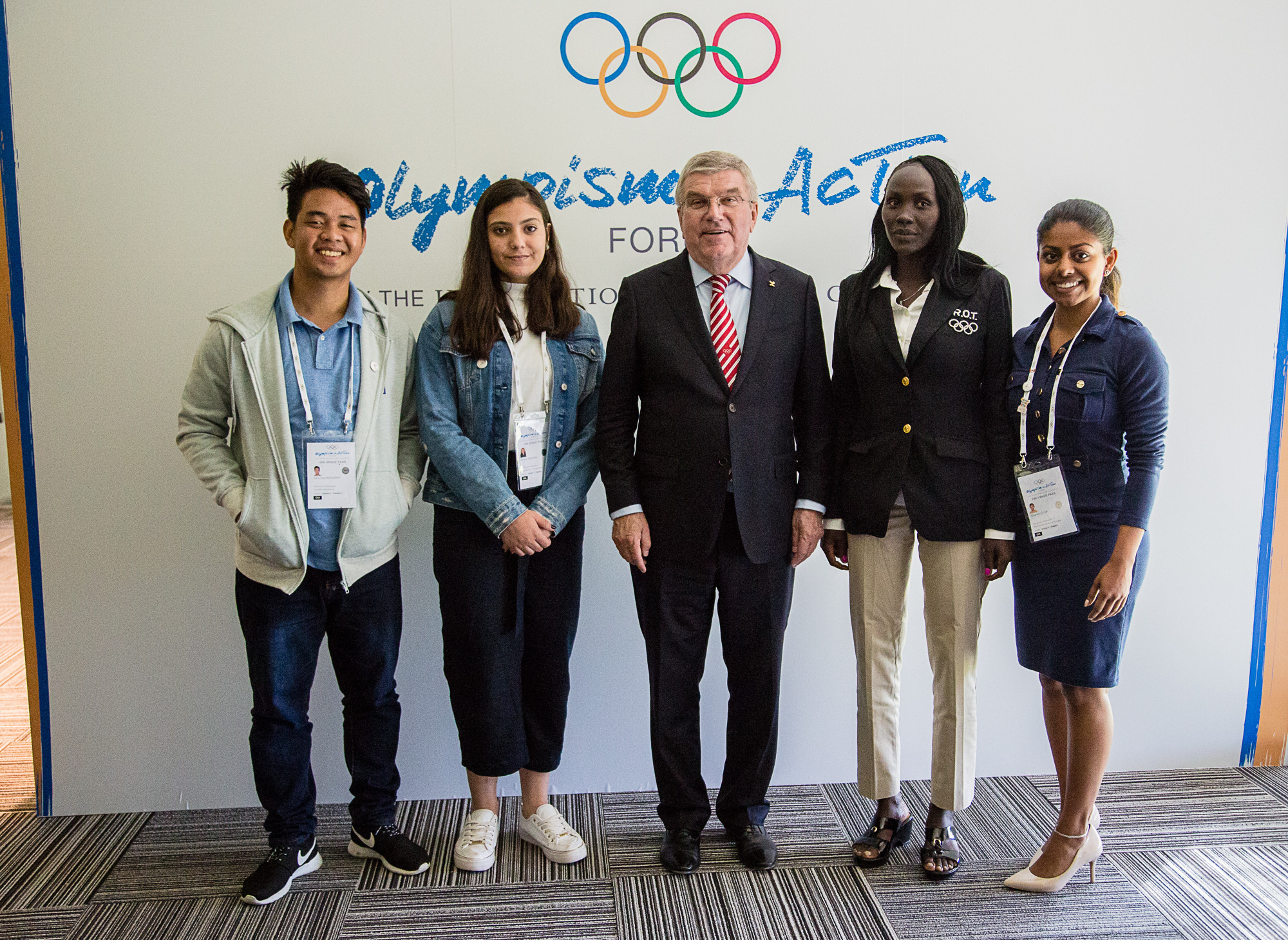 IOC President Thomas Bach meets Sport at the Service of Humanity Young Leaders during the Olympism in Action Forum in Buenos Aires today ©SSH