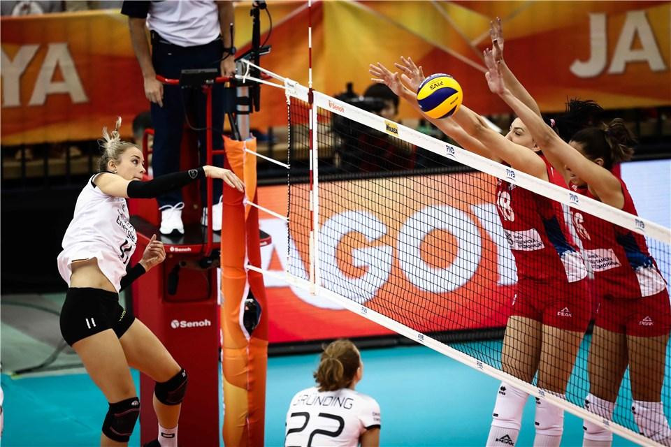 Serbia beat Germany to become the first team to qualify for the top six at the FIVB Women's World Volleyball Championships ©Getty Images