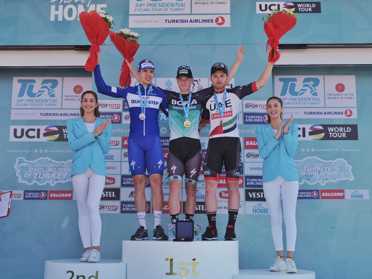 In winning the stage Sam Bennett took the overall lead in the Tour ©Tour of Turkey/Twitter