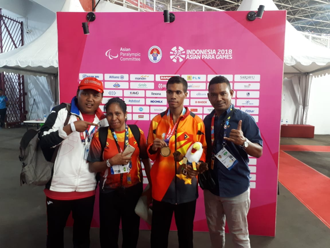 Freitas Teofilo, centre right, won his country's first medal of any kind at any multi-sport event today, winning gold in the T37 400m ©Asian Para Games