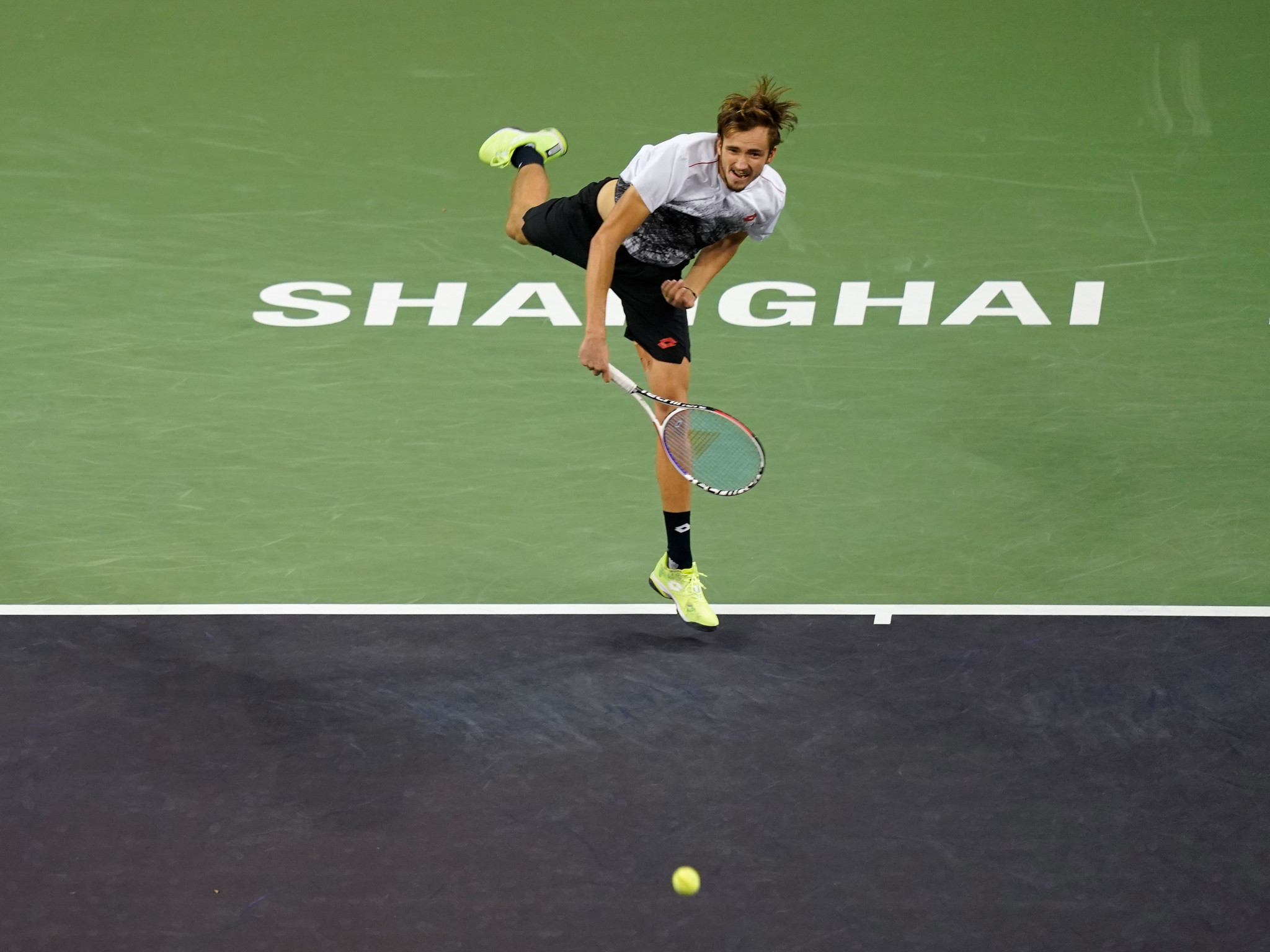 Federer and Anderson win opening matches of Shanghai Masters 