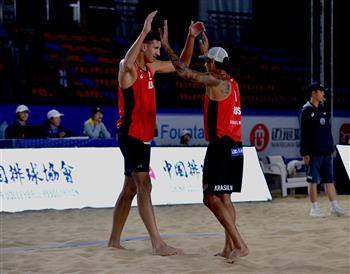 Russian duo Viacheslav Krasilnikov and Oleg Stoyanovskiy will meet their compatriots Ilya Leshukov and Konstantin Semenov in the final of the FIVB Yangzhou Open ©FIVB