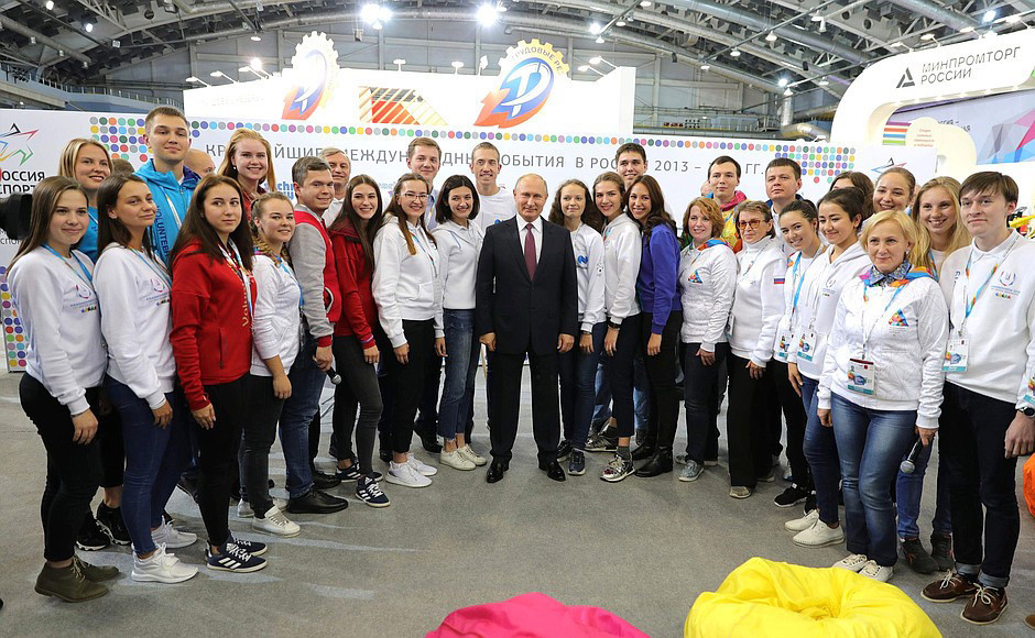 Putin meets Winter Universiade 2019 volunteers