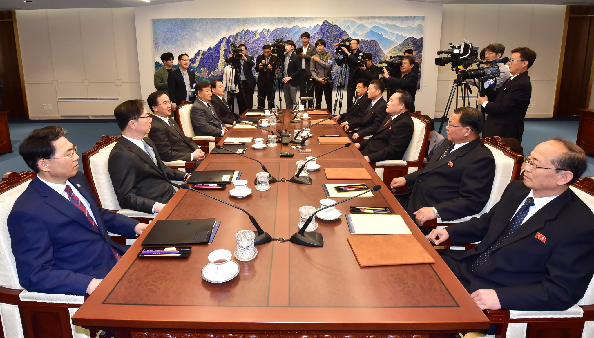 The delegations from the North and South met in the demilitarised zone to discuss the Pyongyang Joint Declaration ©Getty Images
