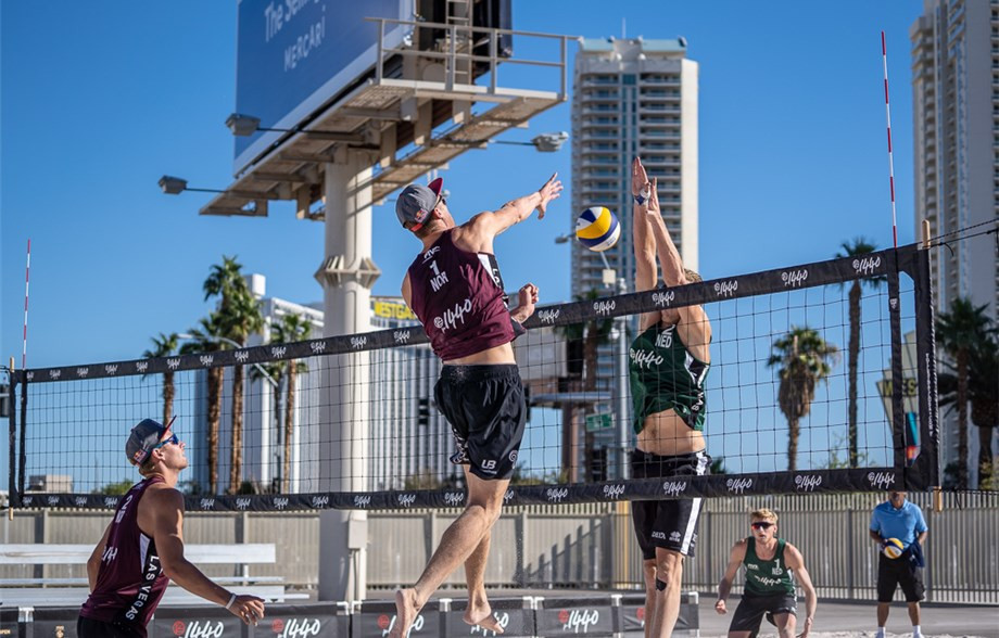 The Norwegian pair of Anders Mol and Christian Sørum started the competition well, topping their pool ©FIVB