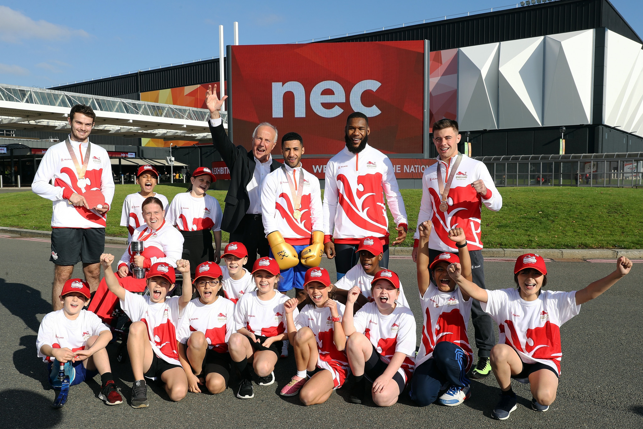 Birmingham 2022 chairman John Crabtree was joined at today's event by English Commonwealth Games medallists and pupils from Mapledene Primary School ©Birmingham 2022