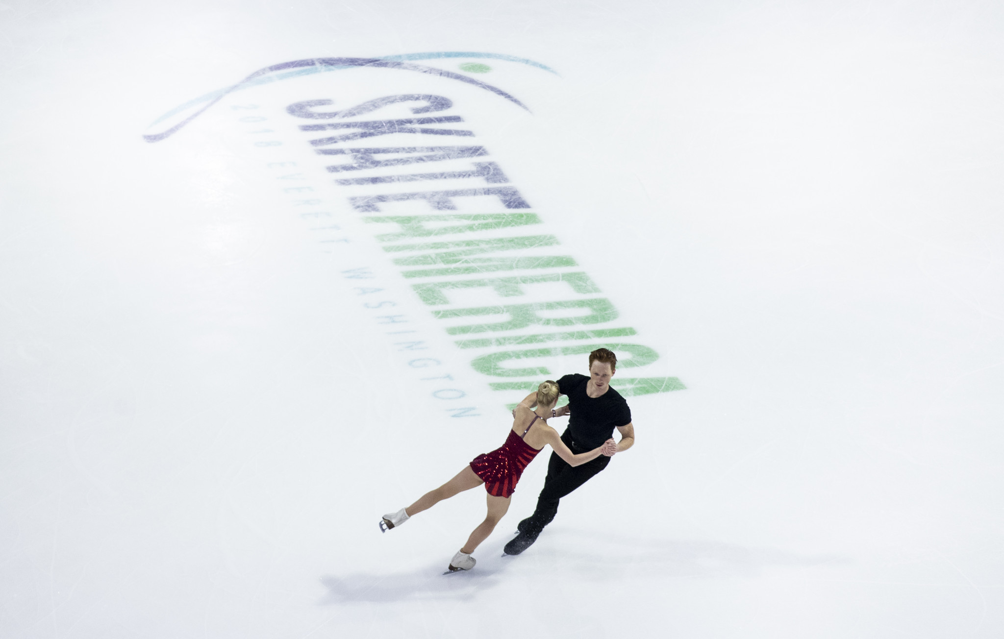 Evgenia Tarasova and Vladimir Morozov lead at the halfway stage of the pairs event ©Getty Images