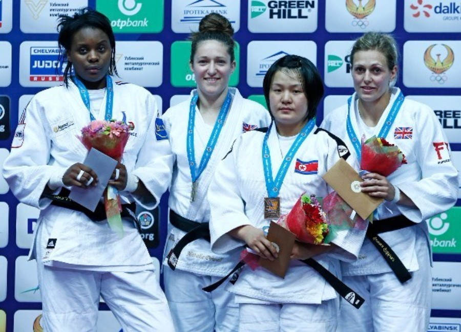Natalie Powell (second left) won gold for Britain as team-mate Gemma Gibbons (right) took bronze ©IJF