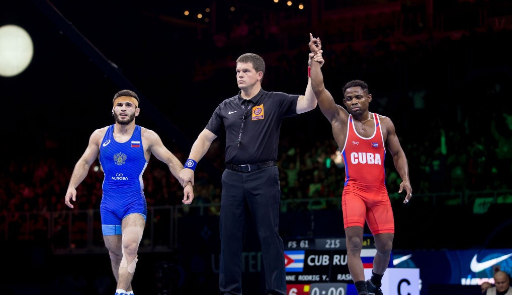 Yowlys Bonne Rodriguez from Cuba, right, won the first gold of the World Championships today as his Russian opponent's coach was shown a red card for abusing the referee ©UWW