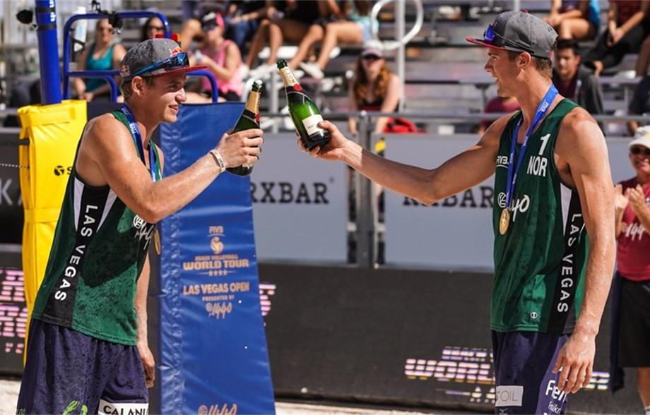 Norway's world number ones Anders Mol and Christian Sørum toast victory in the FIVB Beach World Tour four-star event in Las Vegas, where they beat Poland's Grzegorz FIjalek and Michal Bryl in the final ©FIVB
