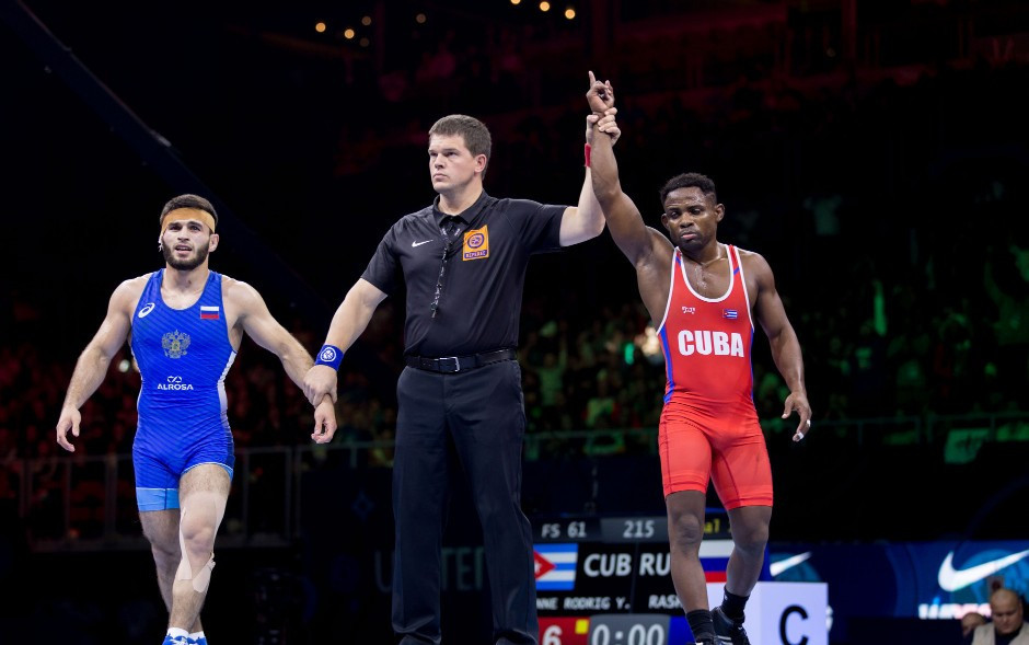 The incident occurred after Gadzhimurad Rashidov, left, lost in the men's 61kg freestyle final ©UWW