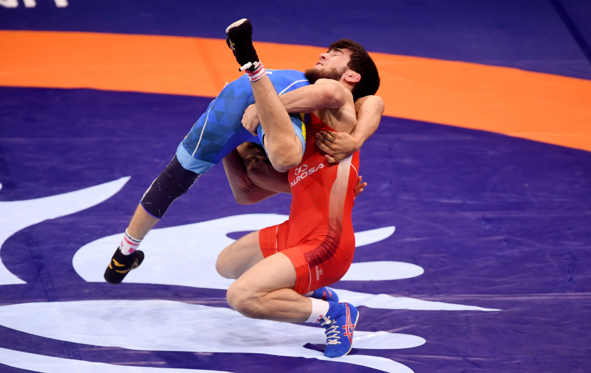  Zavur Uguev, right, won the first gold of the night in the men's freestyle 57kg division ©Getty Images