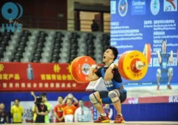 Liao Hui failed in his attempt to break two world records in the men's 77kg event ©IWF