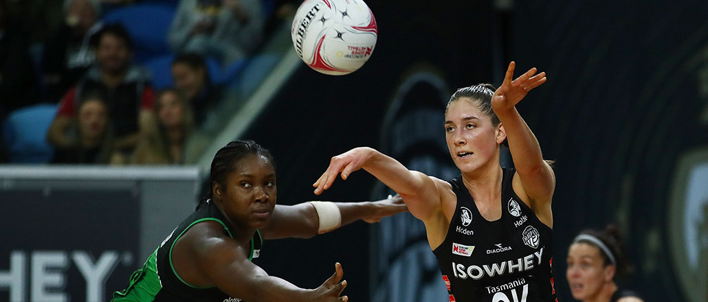 Home defender Matilda Garrett had to be replaced at short notice in the Australian squad today after picking up a muscle injury ©Fast5