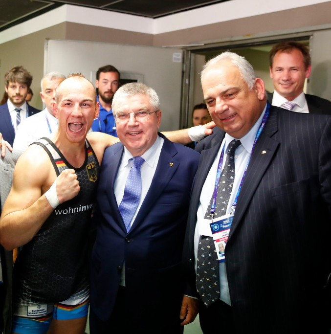 After the win Frank Staebler was congratulated by IOC President Thomas Bach, who had watched on from the crowd ©DRB