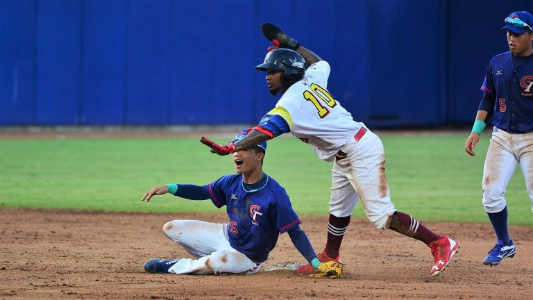 Venezuela qualified for the bronze medal game by coming from behind to beat Chinese Taipei 4-3 ©WBSC