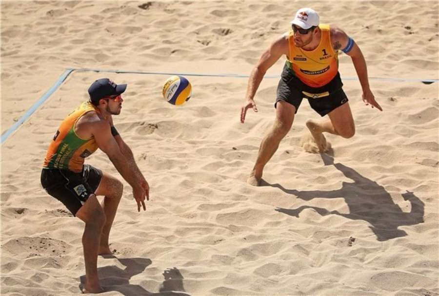 Alison Cerutti and Bruno Oscar Schmidt were dominant in today's men's final ©FIVB