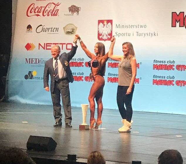 The IFBB President and his wife presented Russia's Evgenia Mishchenko with the women's fitness overall title ©ITG