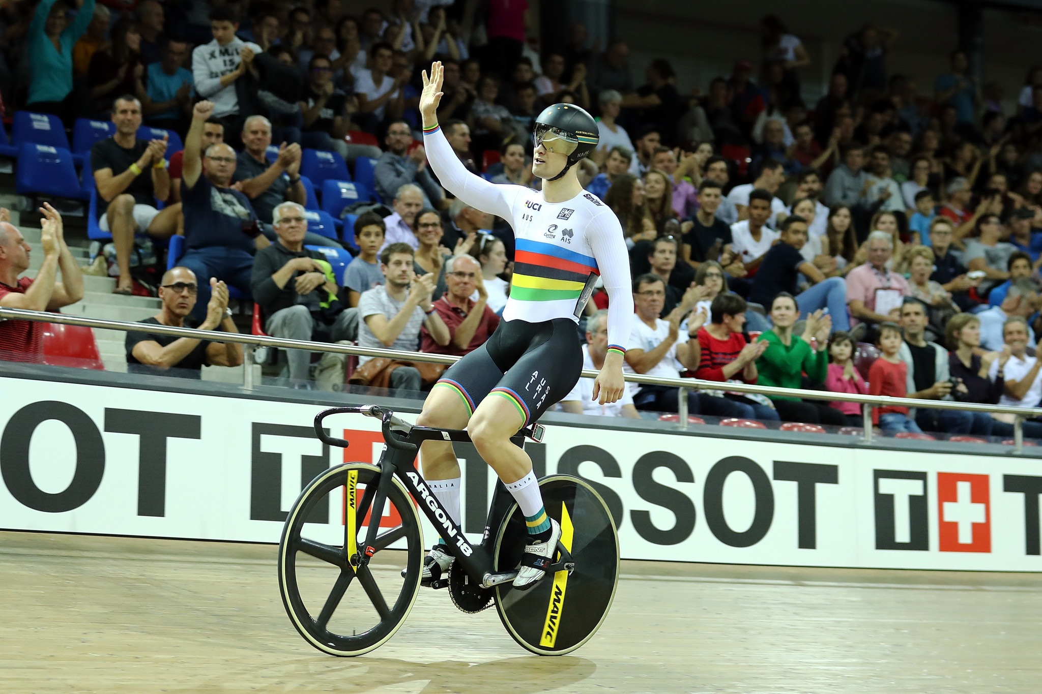 Glaetzer wins tight men's sprint final as UCI Track World Cup in Milton concludes