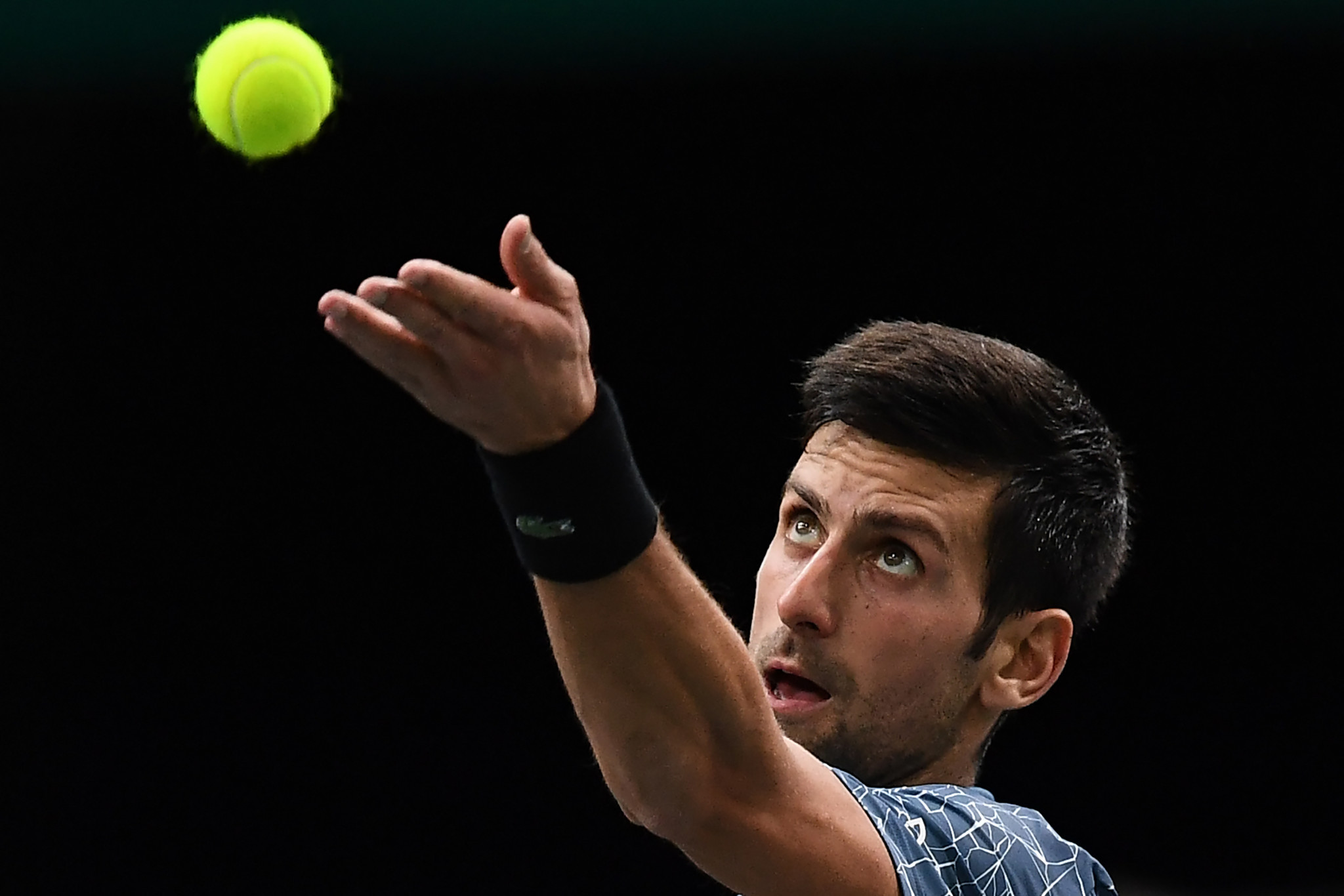 Djokovic eases past Sousa to reach third round at Paris Masters