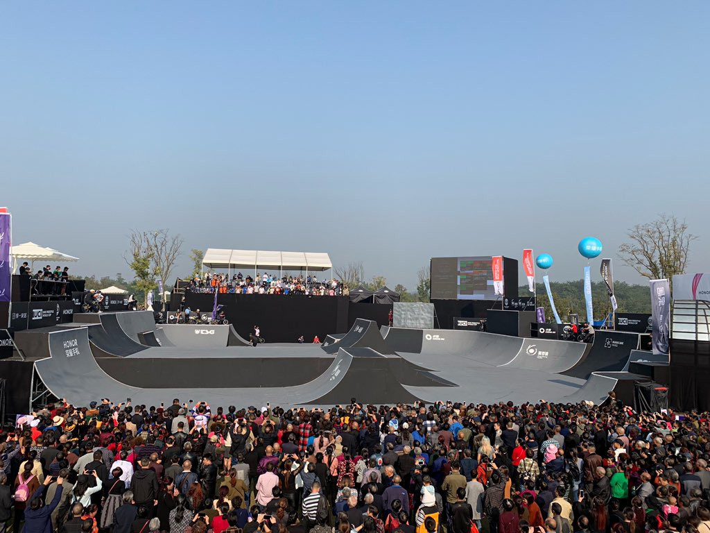 Roberts edges rival in BMX freestyle qualification at FISE World Series in Chengdu