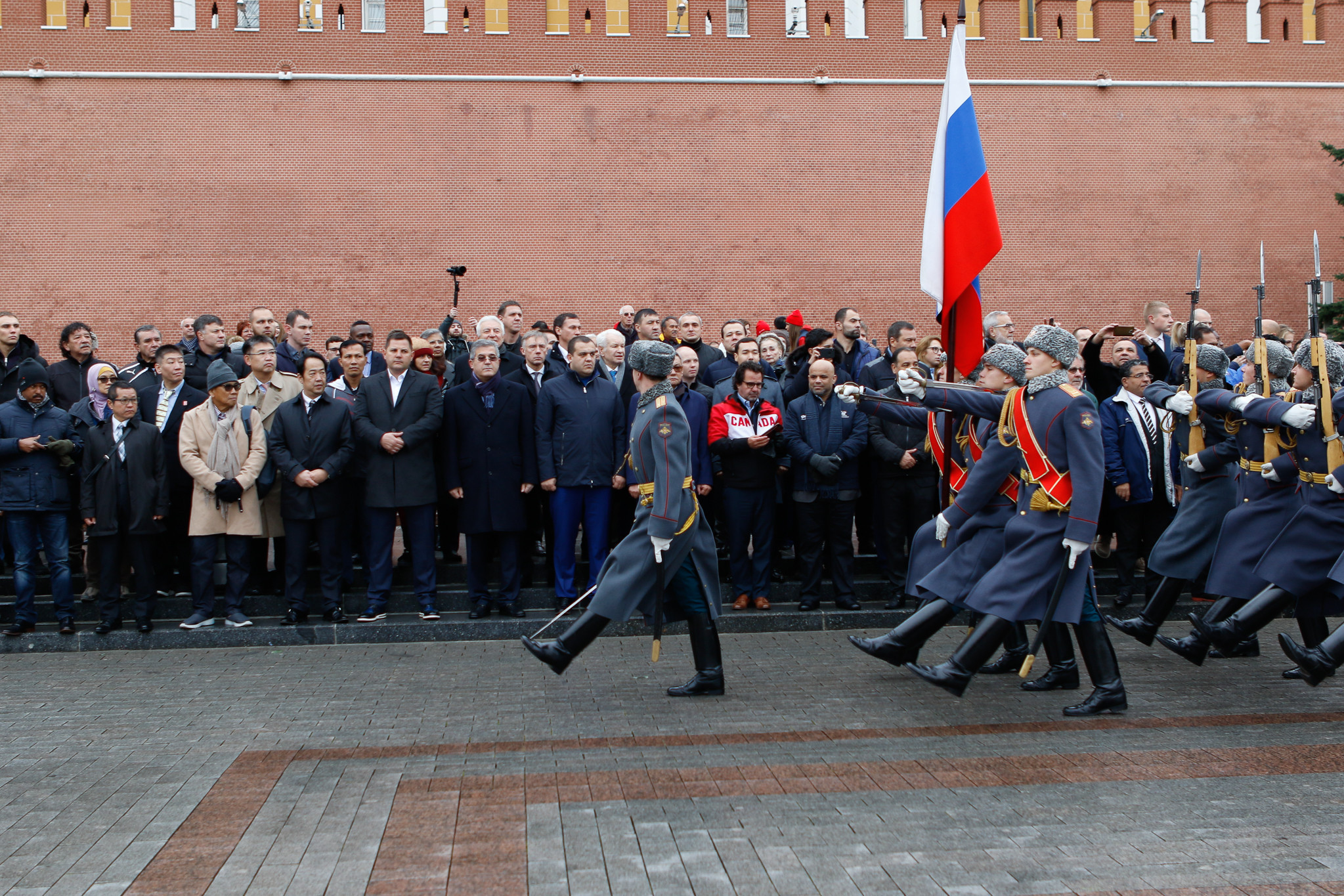 Delegates from a number of countries attending the AIBA Congress in Moscow joined Interim President Gafur Rakhimov at the Kremlin to attend a ceremony today honouring Russian soldiers killed during World War Two ©Boxing Federation of Russia 