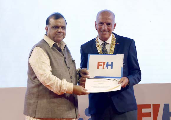 FIH head Narinder Batra, left, gave out 12 President's awards at a ceremony held as part of the Congress week ©FIH