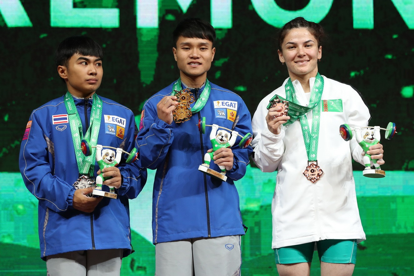 Yulduz Dzhumabayeva, right, had initially had to settle for three bronze medals ©IWF
