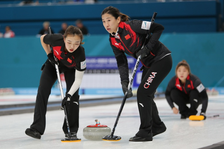 China's women beat hosts South Korea after an extra end ©WCF