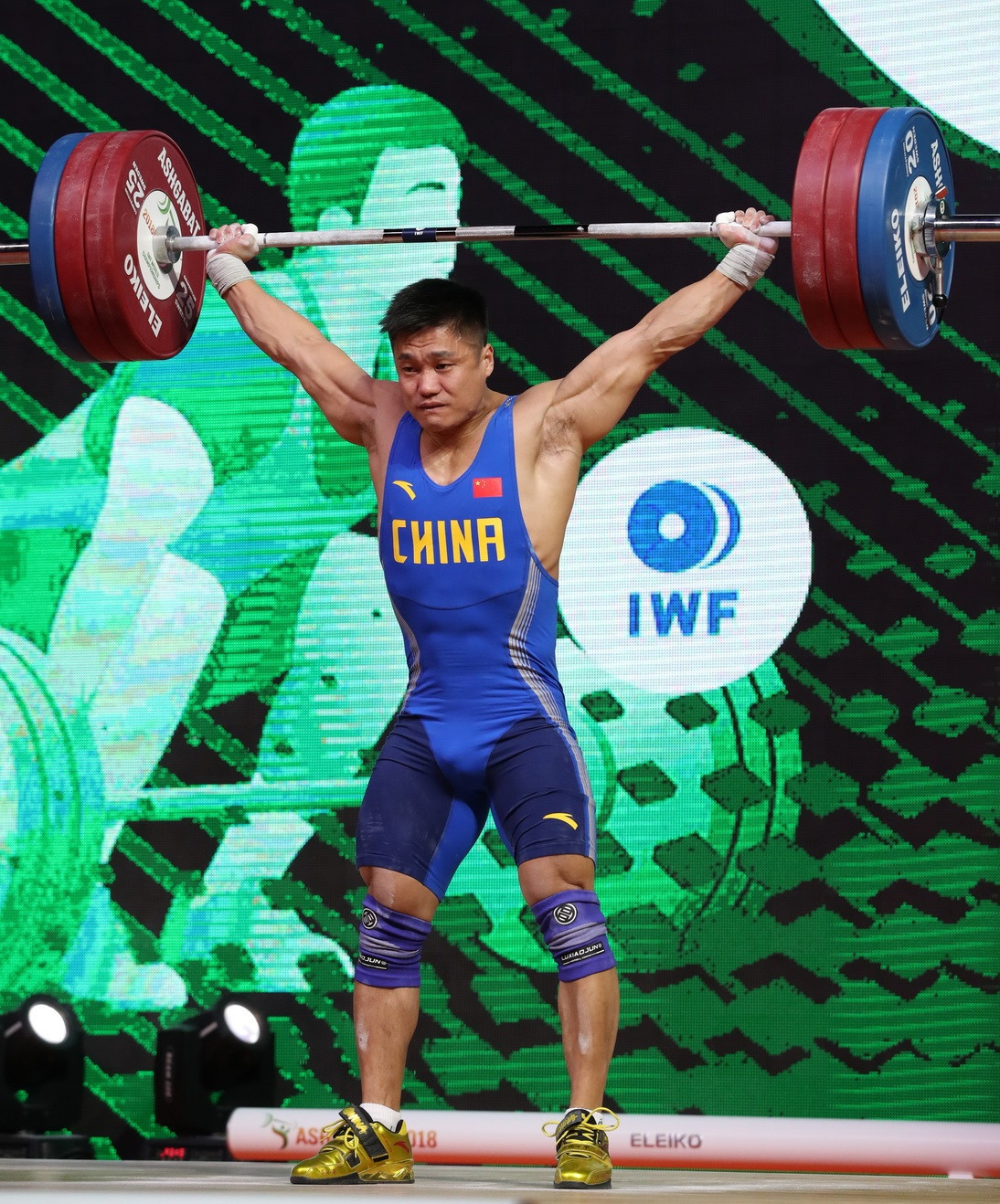 China's Lyu Xiaojun set a world standard total to win the overall men's 81kg gold medal ©IWF