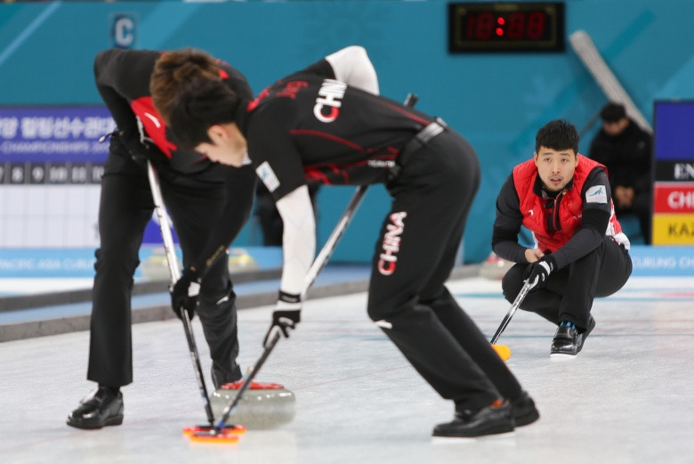 China qualified for the semi-finals of the men's and women's Pacific-Asia Curling Championships at the Gangneung Curling Centre today ©WCF