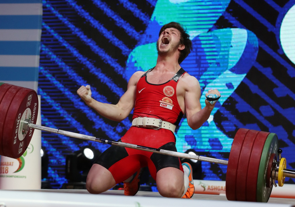 His total was matched by Georgia’s Revaz Davitadze, but Khadasevich took the silver medal by virtue of the fact that he registered it first ©IWF