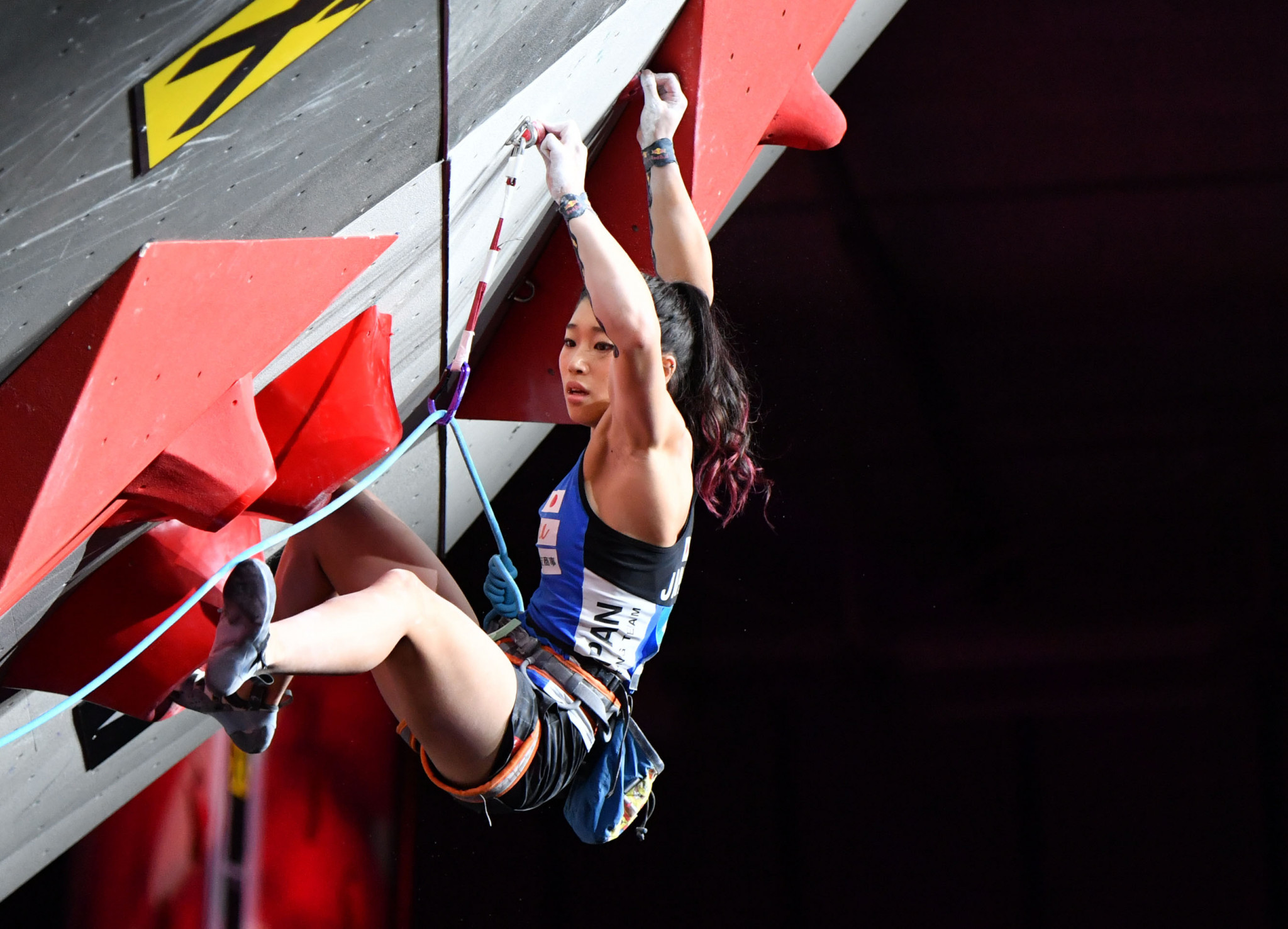 Japan dominate semi-finals of the bouldering event at IFSC Asian Championships 