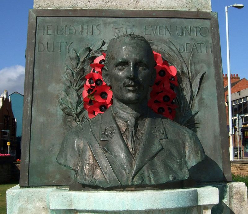 A bust dedicated to the memory of rugby player Edgar Mobbs ©Wikipedia