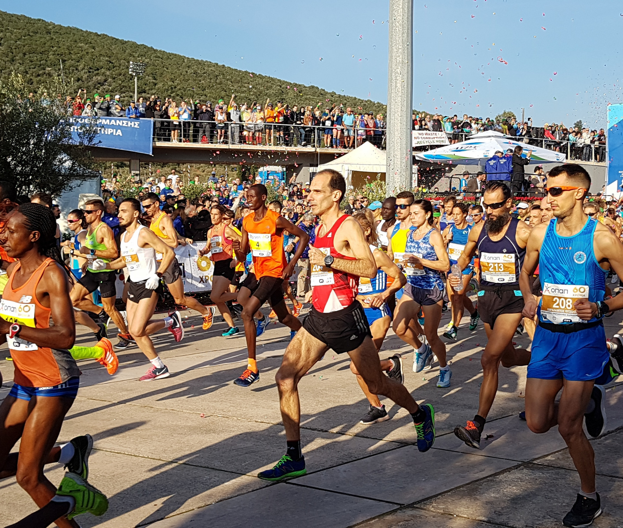 Runners depart Marathon en route for Athens in Sunday's race ©ITG