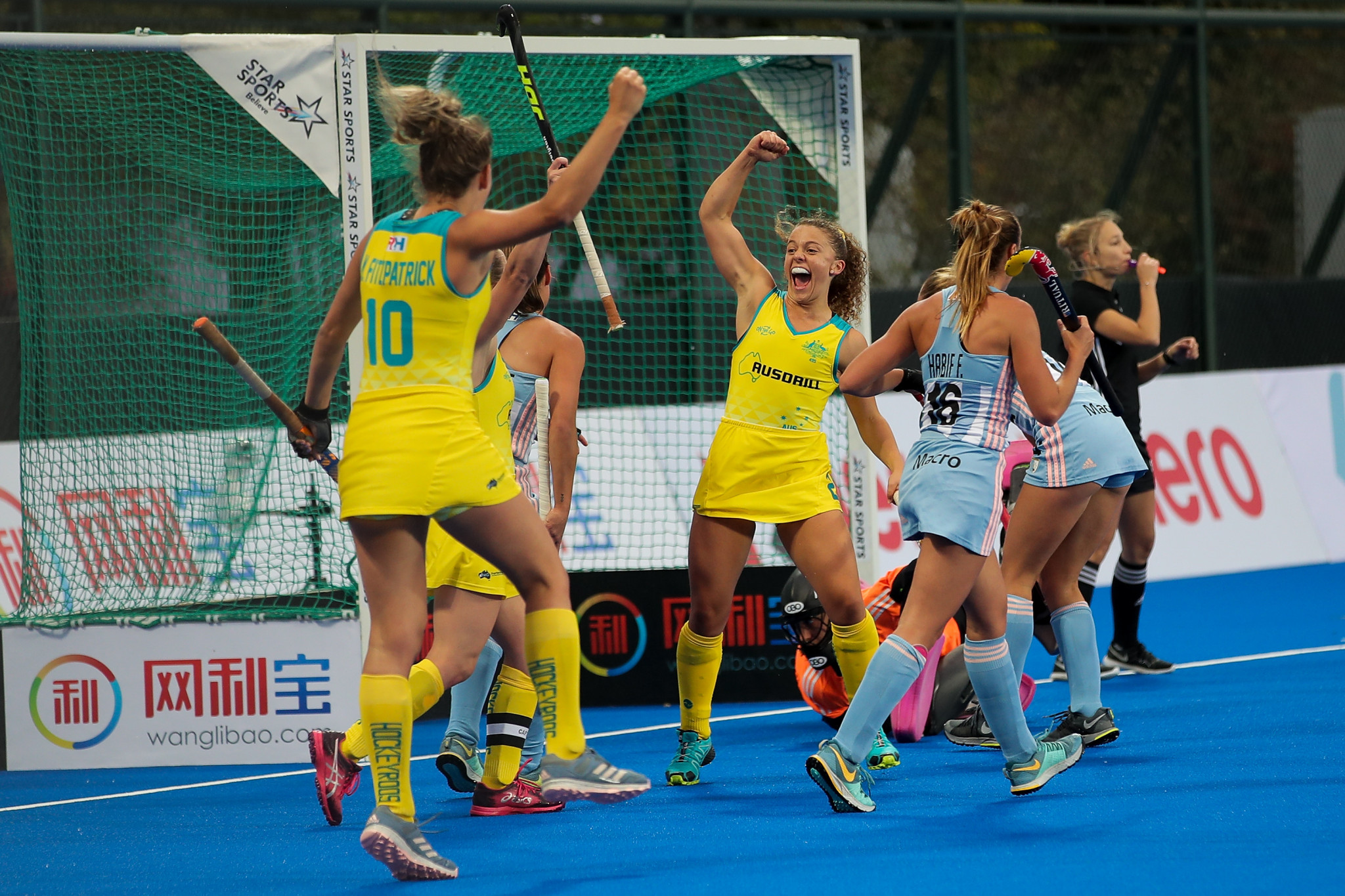 Australia celebrate scoring a goal in their 2-1 victory over Argentina at the FIH Women's Hockey Champions Trophy ©Getty Images 