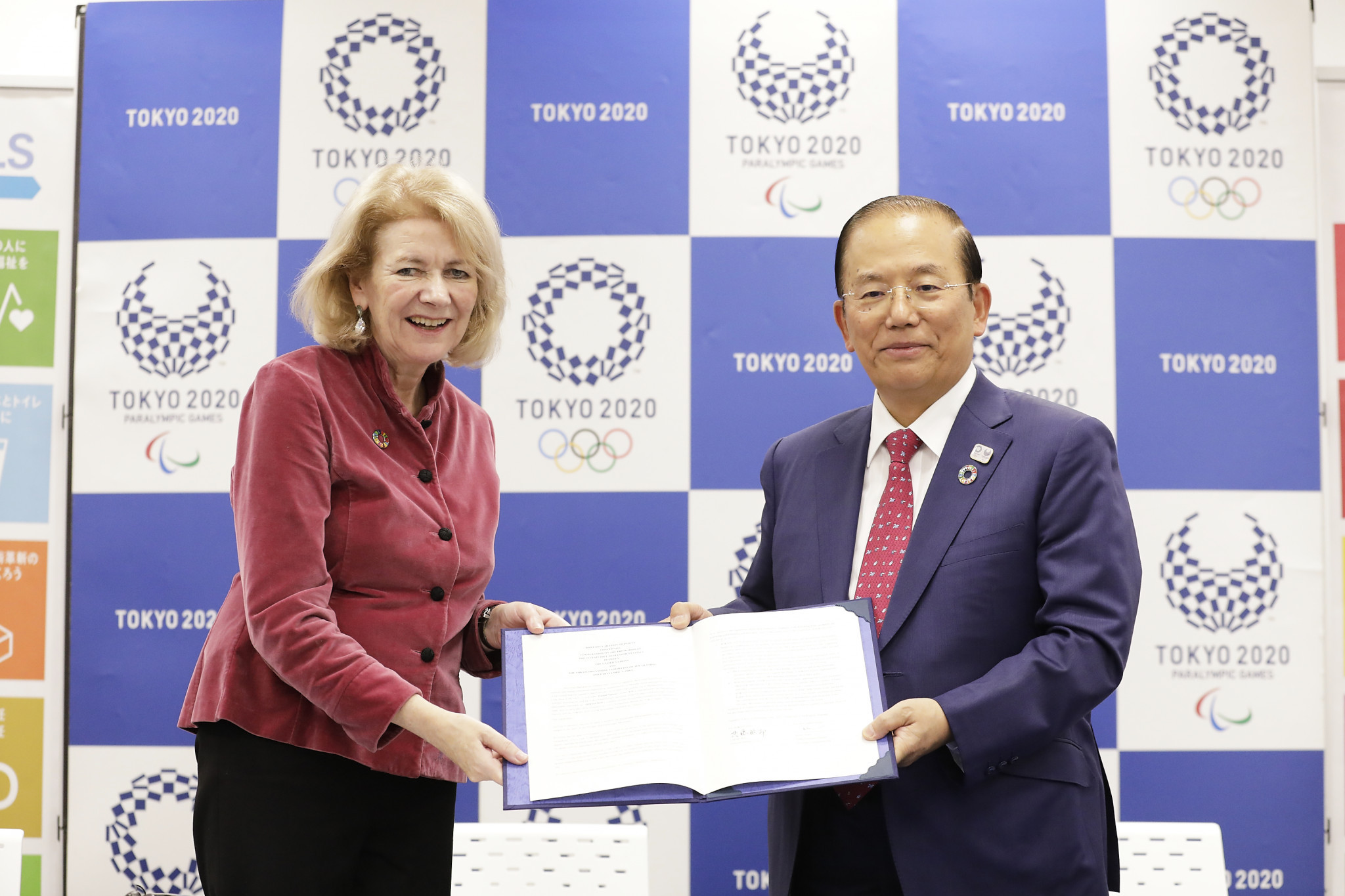 Alison Smale, the UN under-secretary general for global communications, and Toshiro Muto, chief executive of Tokyo 2020, have signed a letter of intent aimed at promoting the contribution of sport to sustainable development ©Tokyo 2020