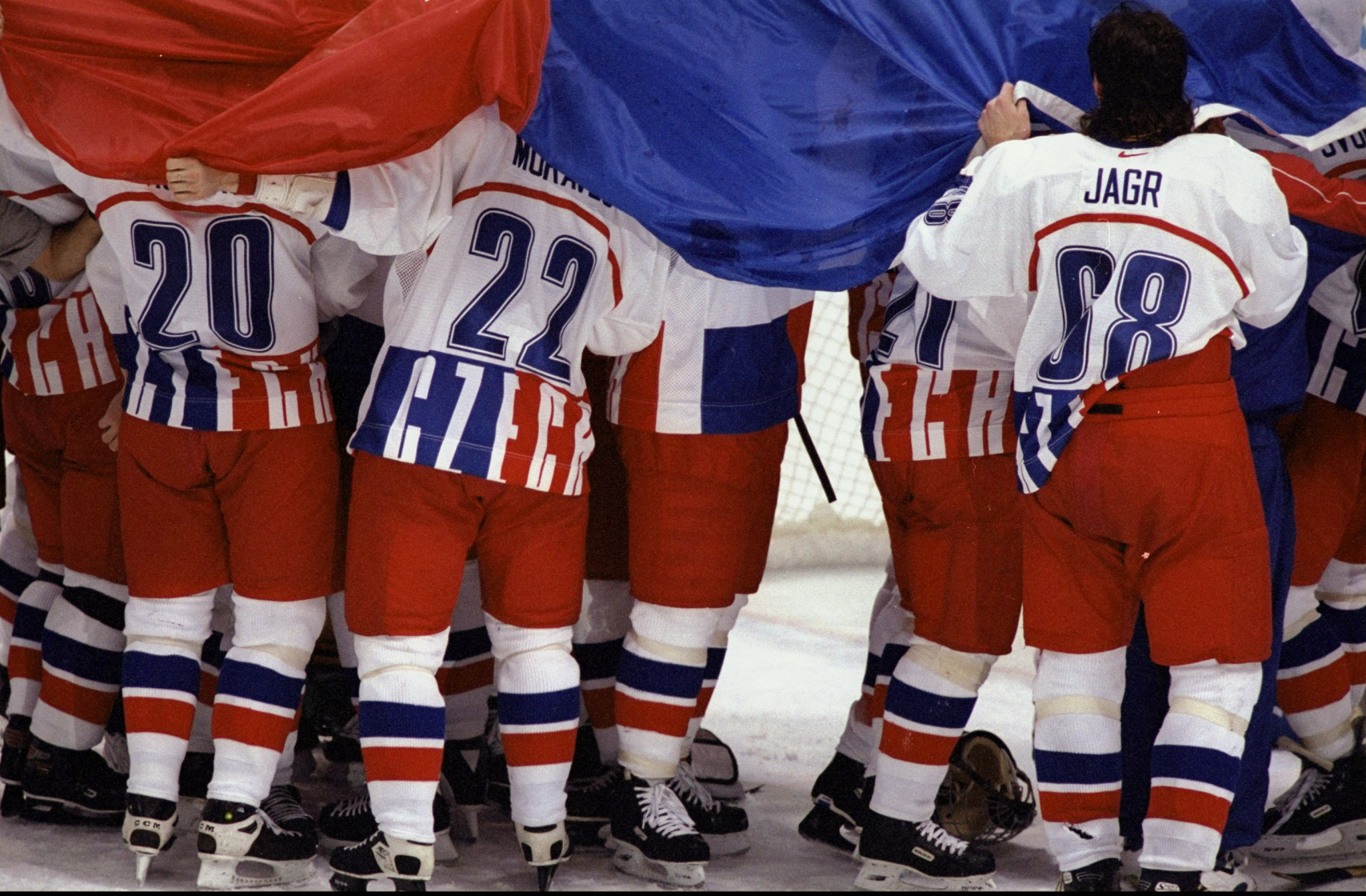 Jaromír Jágr was part of the Czech Republic team that surprisingly won the Olympic gold medal at Nagano 1998, the first tournament NHL players were allowed to compete in ©Getty Images