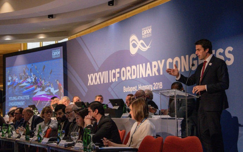 The International Canoe Federation Congress has voted unanimously to continue to fight for the right to oversee stand-up paddling following a meeting in Budapest ©ICF