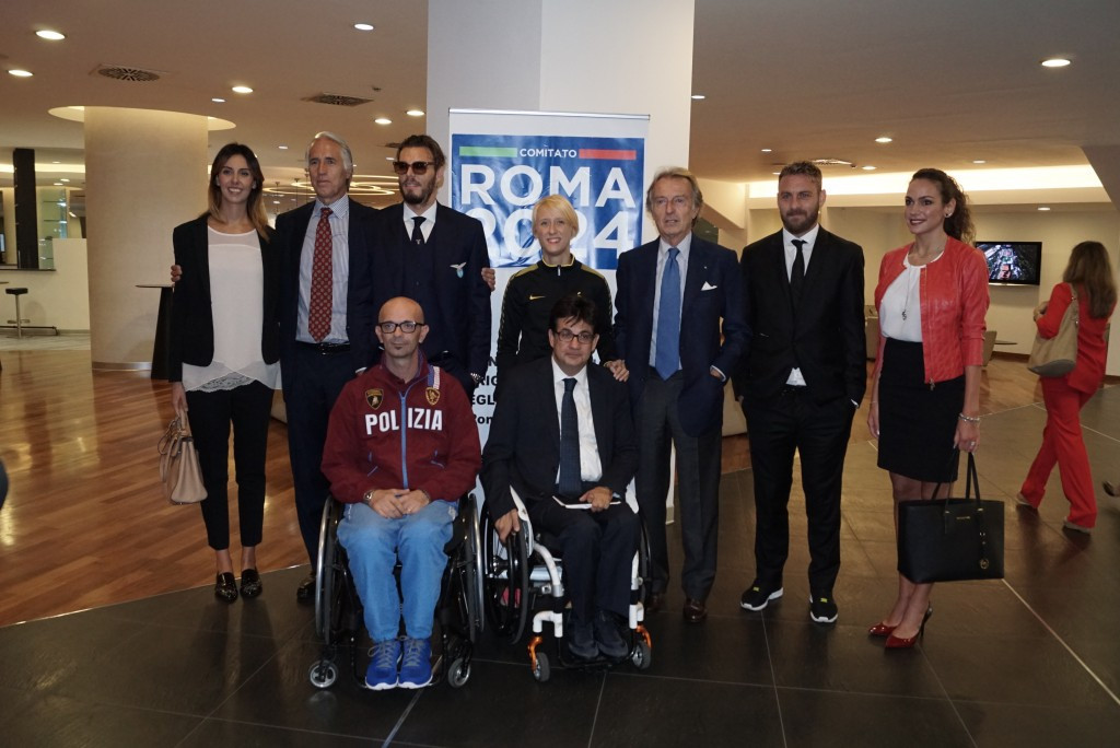 Luca di Montezemolo (third right on top row) with athletes and officials from across Italy ©Rome 2024