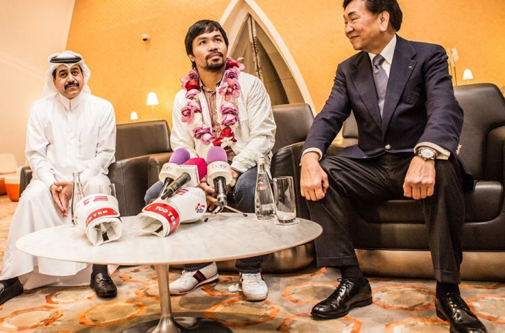 Pacquiao was welcomed by Yousuf Ali Al-Kazim (left), President of the Qatar Boxing Federation and executive director of the Local Organising Committee, and C K Wu (right), AIBA President ©AIBA/Facebook